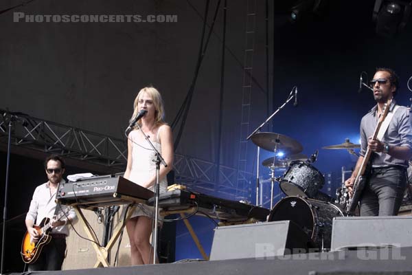 METRIC - 2009-08-30 - SAINT CLOUD - Domaine National - Scene de la Cascade - 